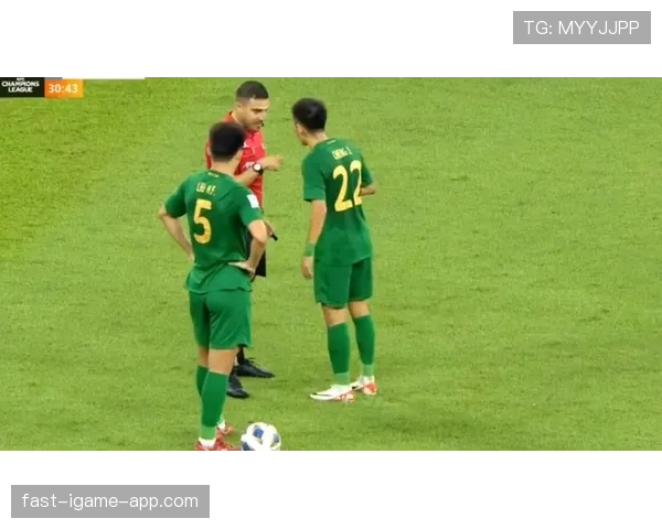 禁区外犯规的判罚标准及对比赛影响的规则解析